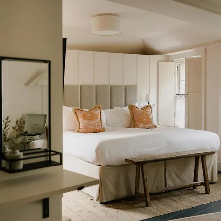 No 15 By Guesthouse, Bath-3